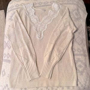 Sweater with ivory lace detail ~ size : small